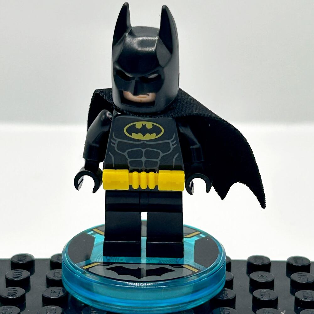 LEGO Dimensions Black Suit BATMAN Minifigure Authentic - Picture 2 of 5